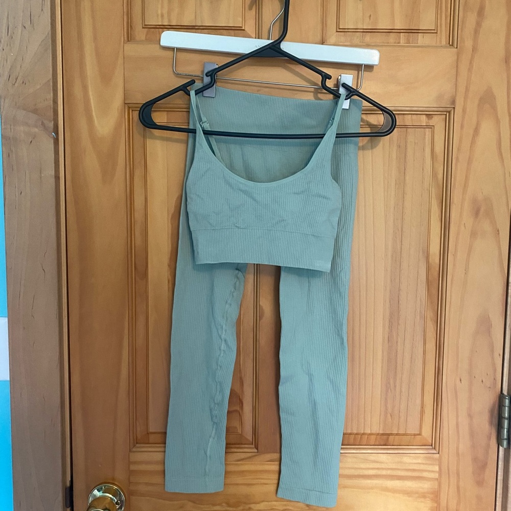Green athletic set